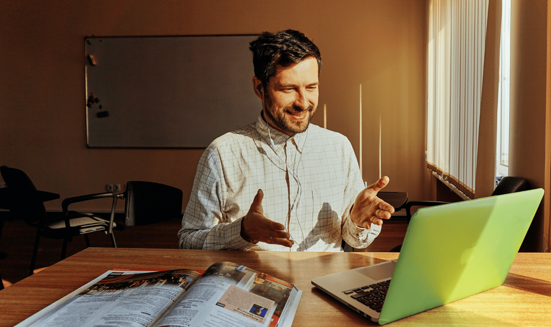 Professional having English accent reduction coaching and communication skills training in an online coaching session
